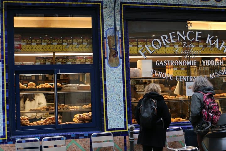 Le Marais Yiddish neighborhood par excellence with a pastry shop