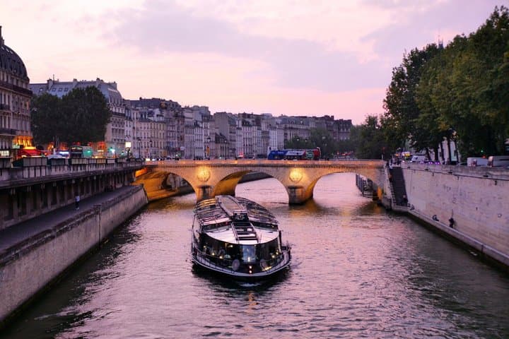 Seine River Gourmet Cruise Champagne Lunch or Dinner Service