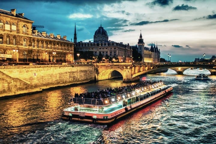 Seine River Gourmet Cruise Champagne Lunch or Dinner Service