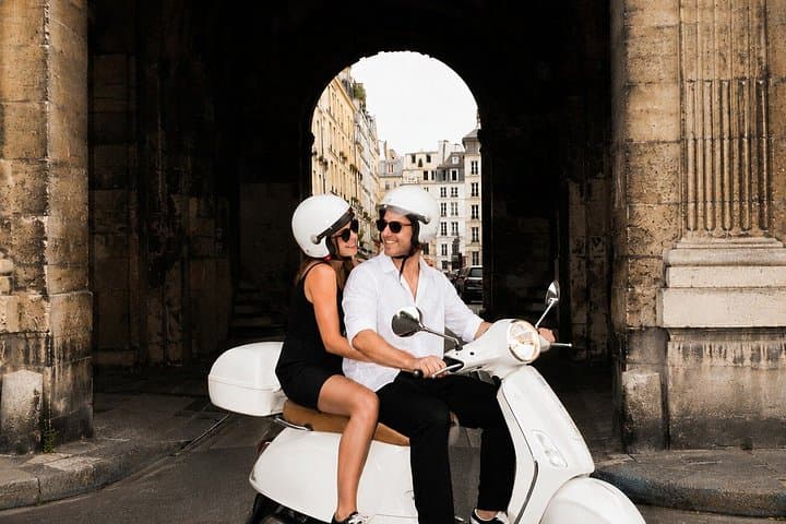Paris Vespa tour Beginner Level