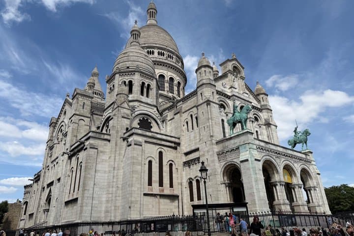 Paris Hidden Gems of Montmartre Walking Tour