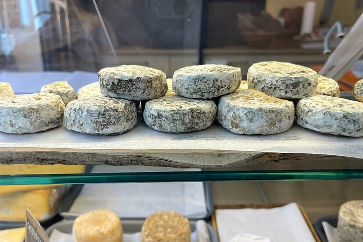 Paris Cheese Tasting Walk Notre-Dame: 10 cheeses