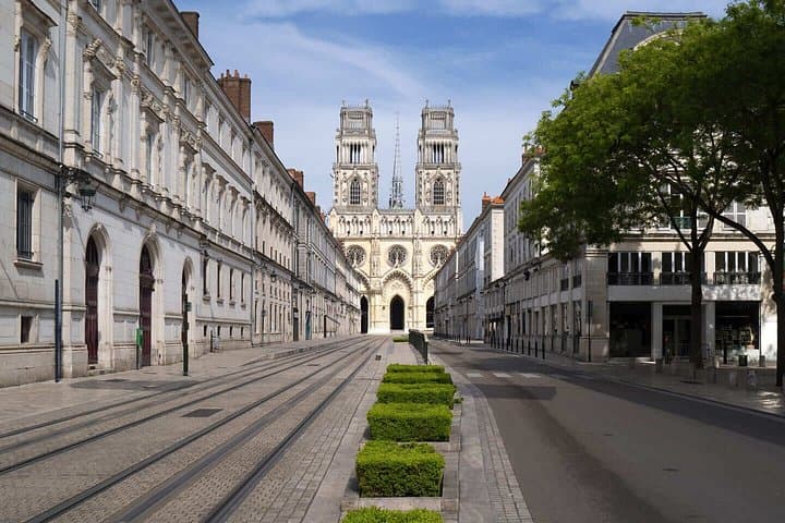 Hello Orléans: Private 2-Hour Intro City Walk with Local Guide