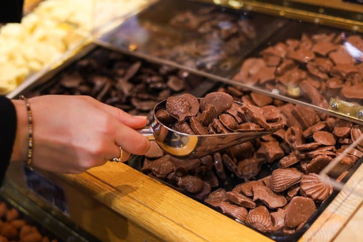 Paris French Sweets Tasting Tour with Pastries and Chocolates
