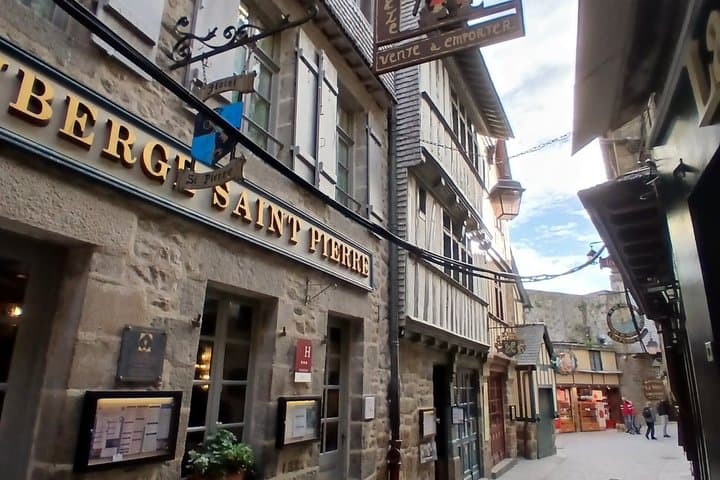 Guided tour of the village of the Mont-Saint-Michel