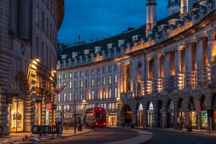Paris Dark History Night Tour with Wine and Cheese