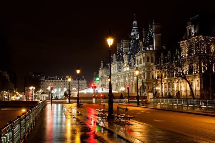 Paris Dark History Night Tour with Wine and Cheese