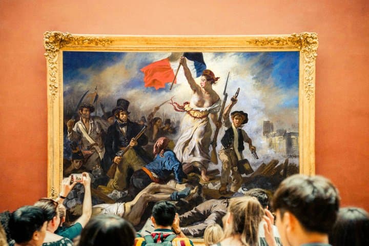 Louvre Museum Small Group Guided Tour with Reserved Entry