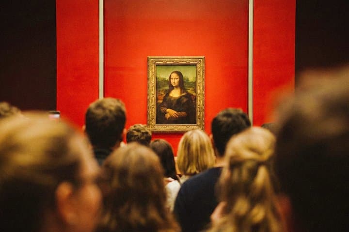 Louvre Museum Small Group Guided Tour with Reserved Entry