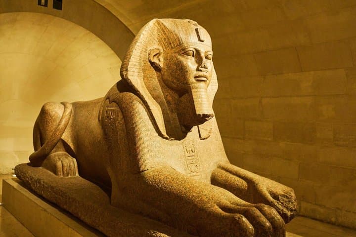 Paris Louvre Museum Guided Tour with Reserved Access Tickets