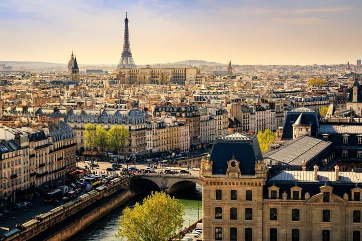 Louvre Museum Paris Private Tour with Tickets and Transfers