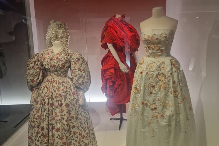Paris Golden Triangle Dior Fashion Designers and History Tour