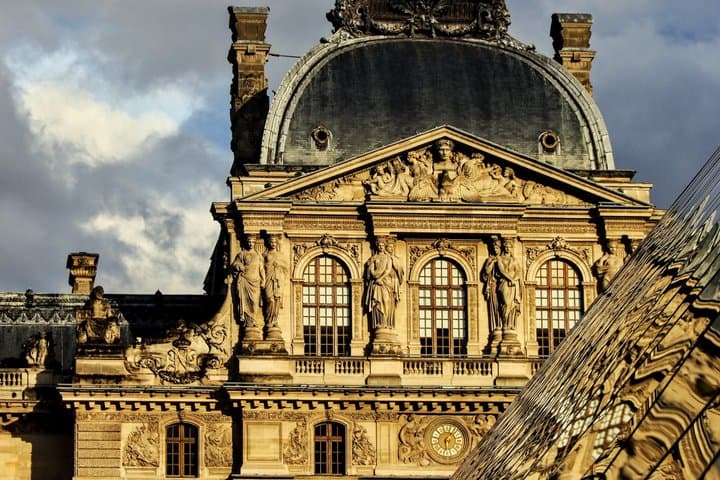 True Crime Walking Tour Paris Louvre Art Heists and Scandals
