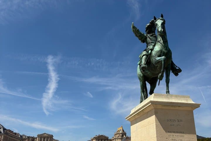 Versailles All Inclusive Guided Tour with Hotel Pickup