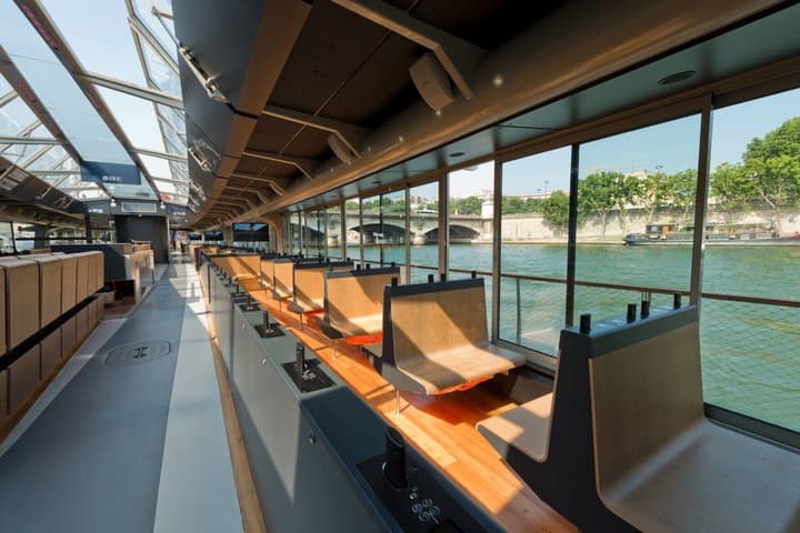 Paris Evening Seine Cruise and Complimentary Photo Shoot