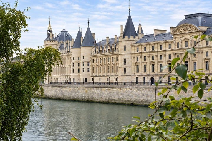 Paris Sainte Chapelle and Conciergerie Combo Tickets