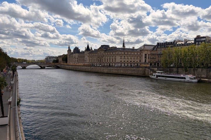 Ile de la Cite and Notre Dame Exterior Walking Tour