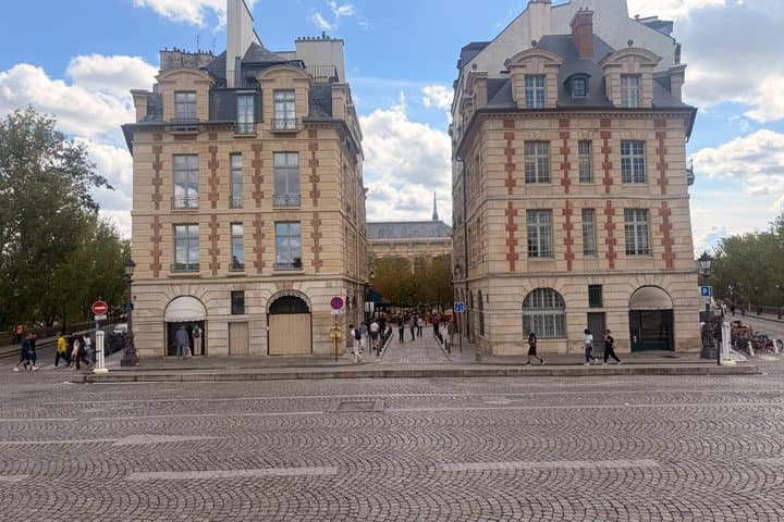 Ile de la Cite and Notre Dame Exterior Walking Tour