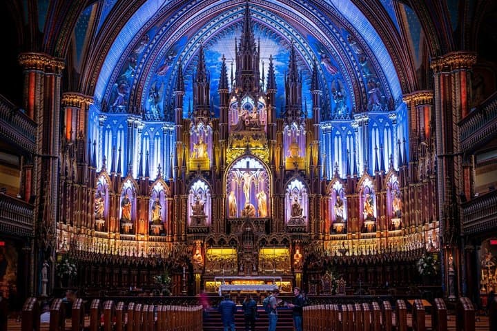 Notre-Dame de Paris Guided Walk and Parisian Breakfast