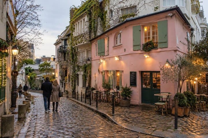 Paris Montmartre Markets Coffee and Pastry Christmas Private Tour
