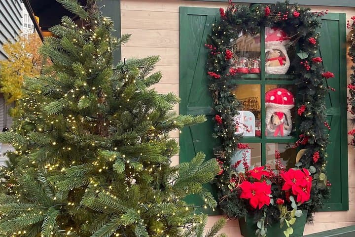Paris Montmartre Markets Coffee and Pastry Christmas Private Tour