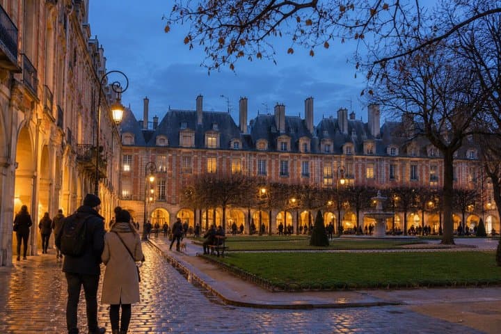 Le Marais Christmas Magic Private Tour Coffee and Cake in Paris