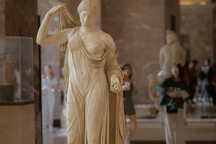 Louvre Museum Explore Iconic Masterpieces with Audio Guide