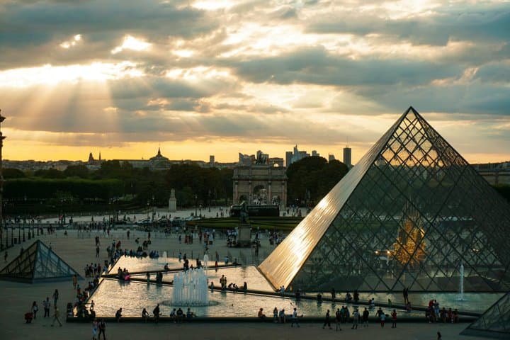 Private Day Trip to Paris from Le Havre Cruise Port with Driver